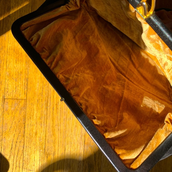 Stunning 1960’s very rich thick Black Suede Fold Out Clutch,Gold Velvet Inner🖤 - Picture 2 of 5